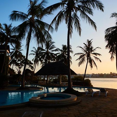 Tamarind Village Hotel Apartments Mombasa Bagian luar foto