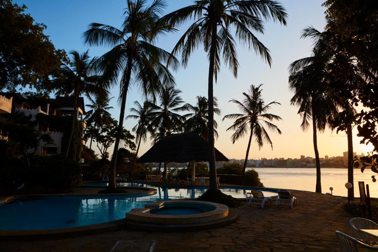 Tamarind Village Hotel Apartments Mombasa Bagian luar foto